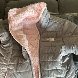 The North Face Girl Reversible Jacket light grey/pink